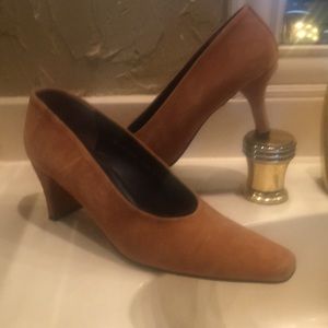 Donald J Pliner suede pump 9 1/2 N